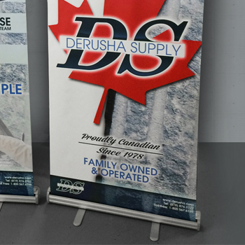 Bannière autoportante de Derusha