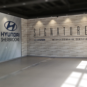Imprimé grand format appliqué sur le mur du Hyundai Sherbrooke