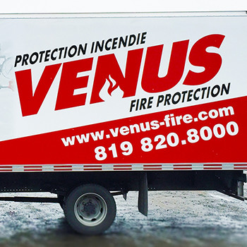 Wrap partiel et découpes de vinyle sur un camion cube de Vénus Protection Incendie