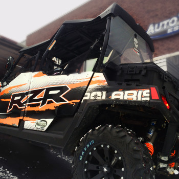 Éléments graphiques sur un VTT de Estrie Marine